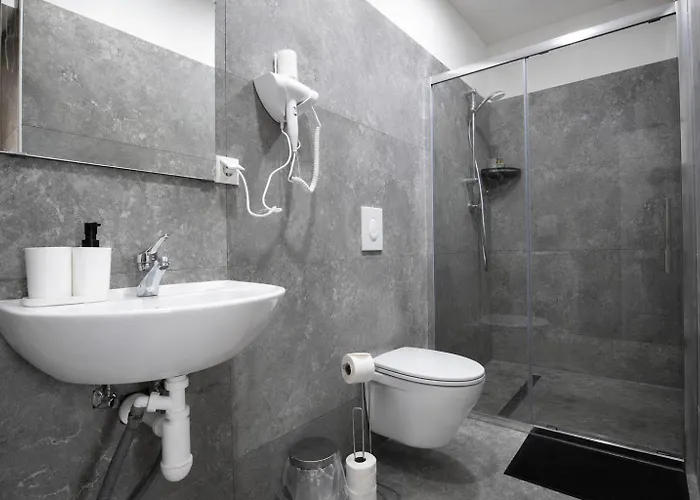 8-min Walk To Westbahnhof Chic 1br *